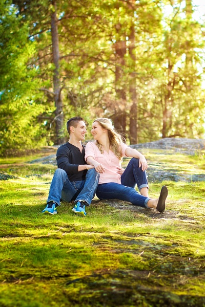 An engagement photo